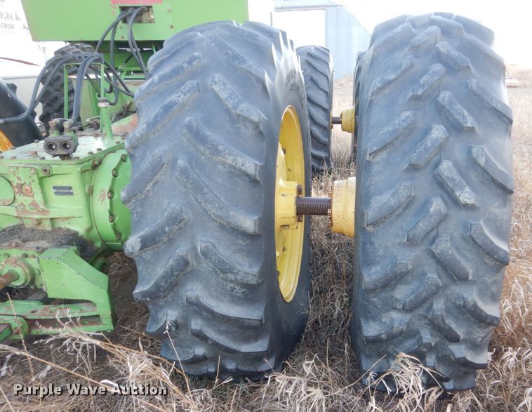 image for item DC8798 John Deere 7520  4WD tractor