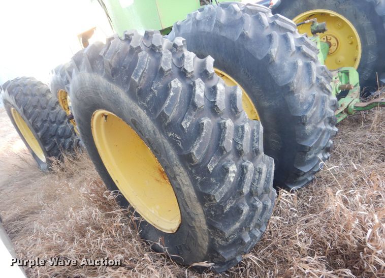 image for item DC8798 John Deere 7520  4WD tractor