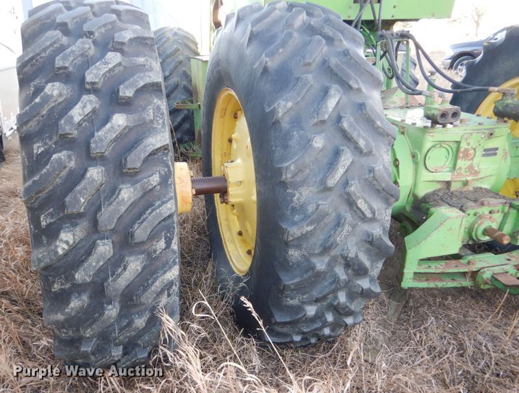 image for item DC8798 John Deere 7520  4WD tractor