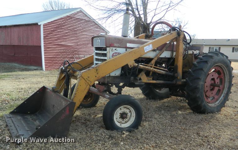 image for item DE4571 International 460  tractor