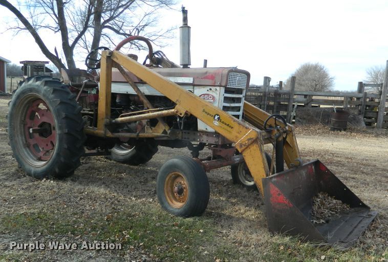 image for item DE4571 International 460  tractor