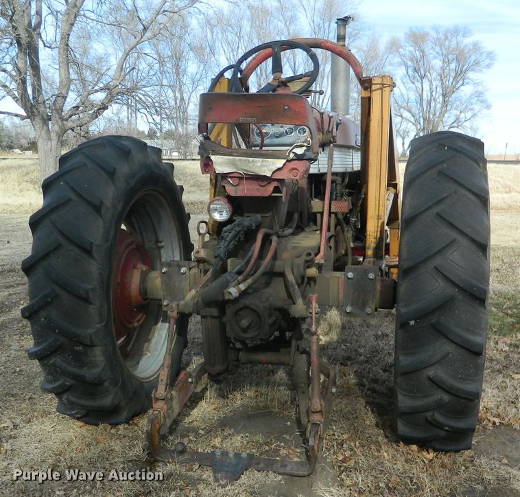 image for item DE4571 International 460  tractor