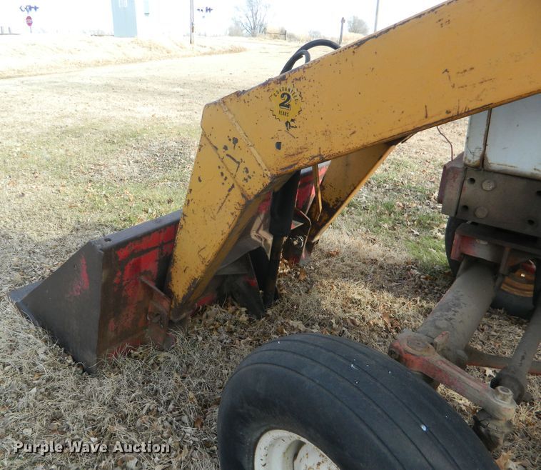 image for item DE4571 International 460  tractor