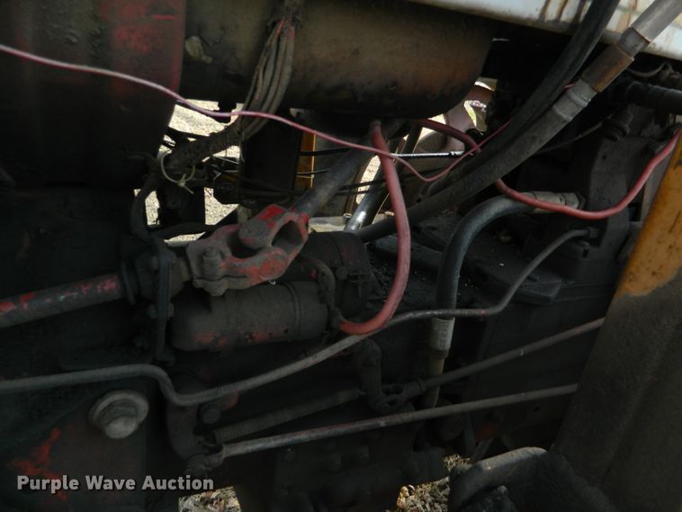 image for item DE4571 International 460  tractor