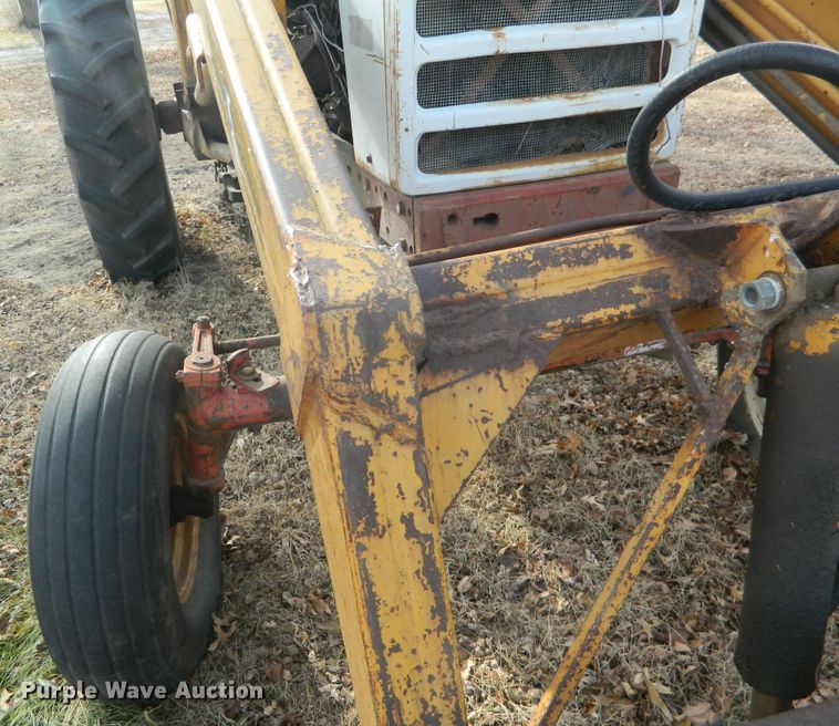 image for item DE4571 International 460  tractor