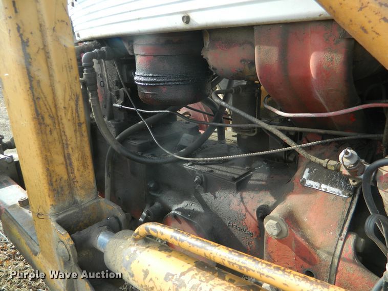 image for item DE4571 International 460  tractor