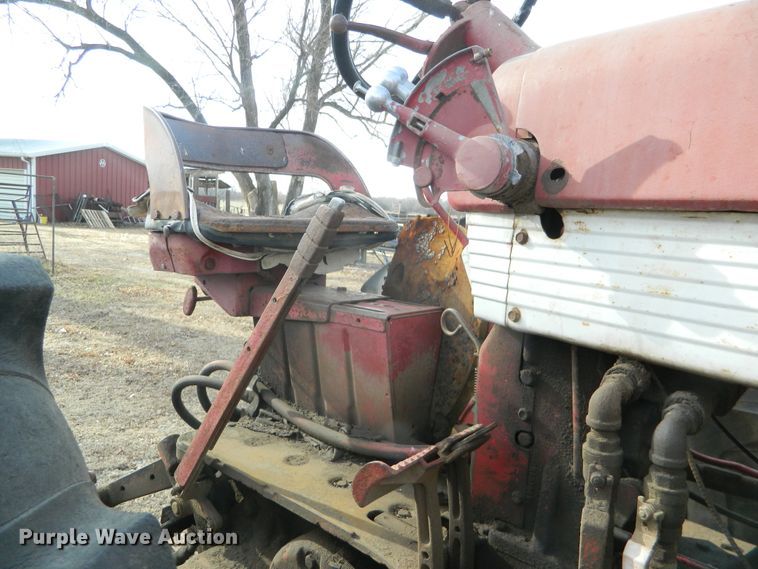 image for item DE4571 International 460  tractor