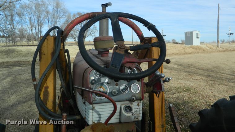 image for item DE4571 International 460  tractor