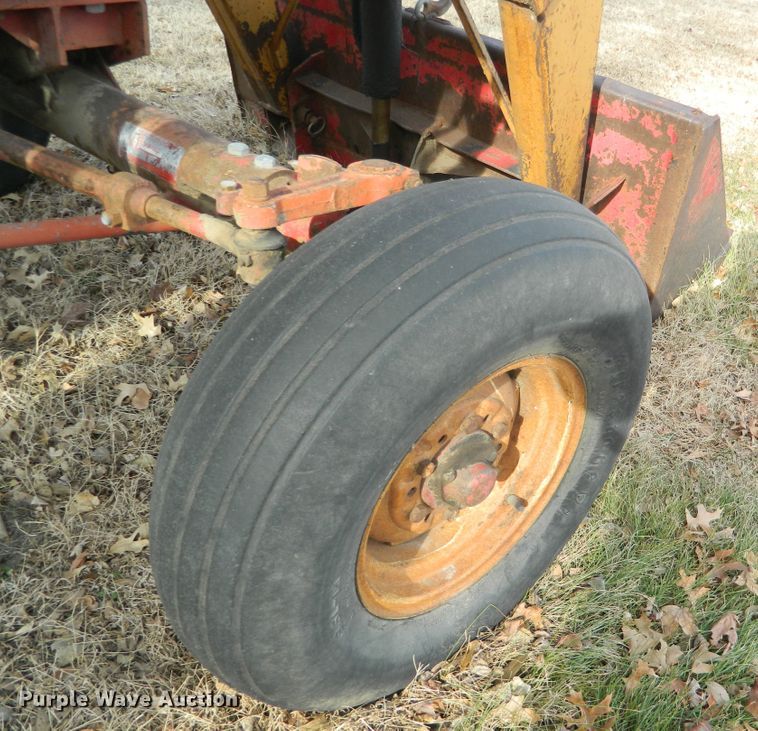 image for item DE4571 International 460  tractor