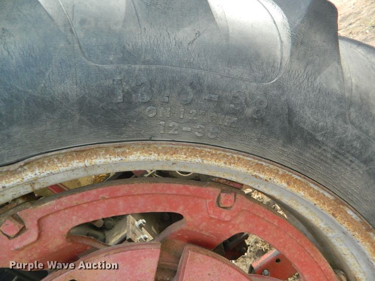 image for item DE4571 International 460  tractor