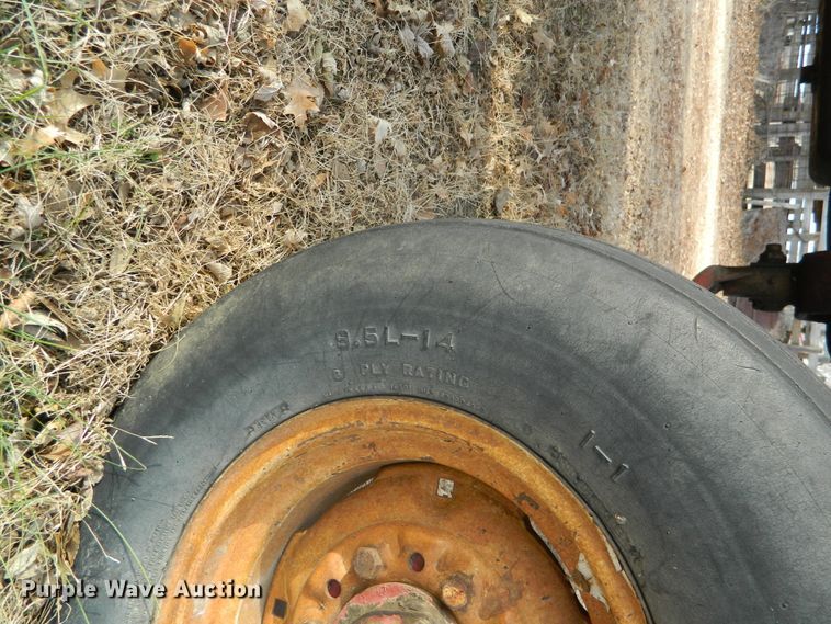 image for item DE4571 International 460  tractor