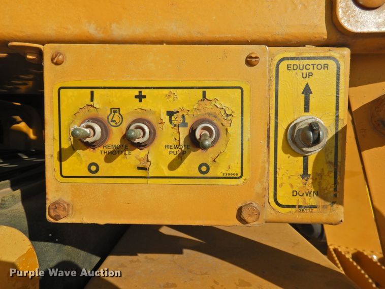 image for item DG1501 2000 Ag-Chem RoGator 1254  sprayer