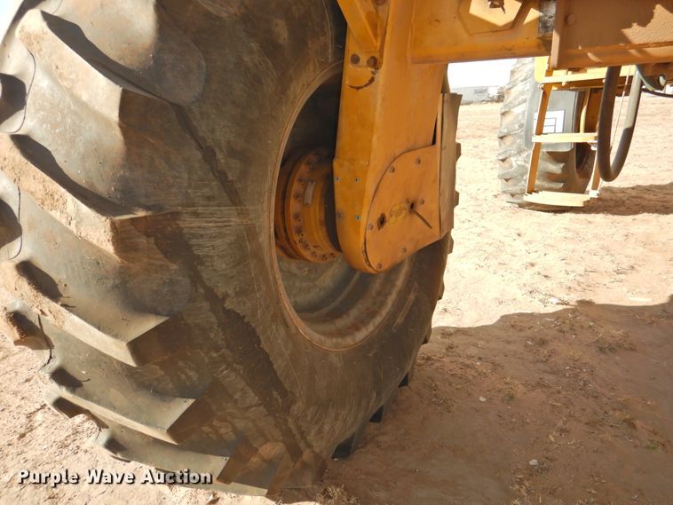 image for item DG1501 2000 Ag-Chem RoGator 1254  sprayer