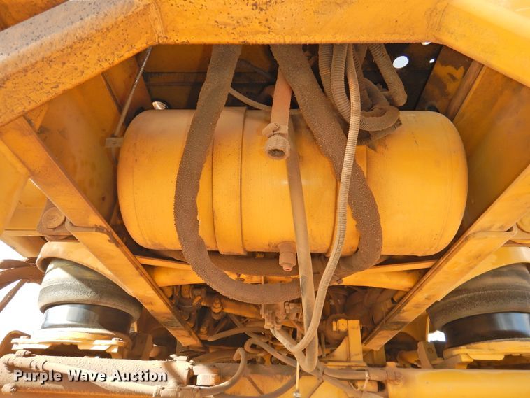 image for item DG1501 2000 Ag-Chem RoGator 1254  sprayer