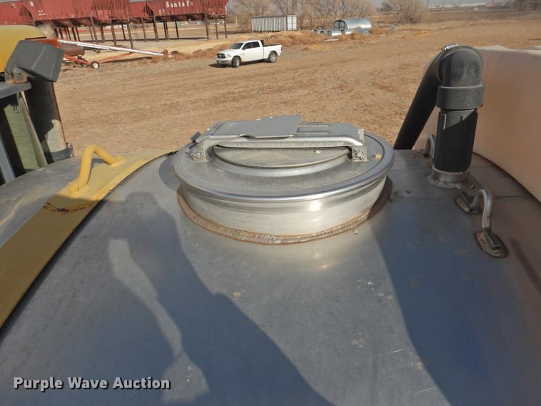 image for item DG1501 2000 Ag-Chem RoGator 1254  sprayer