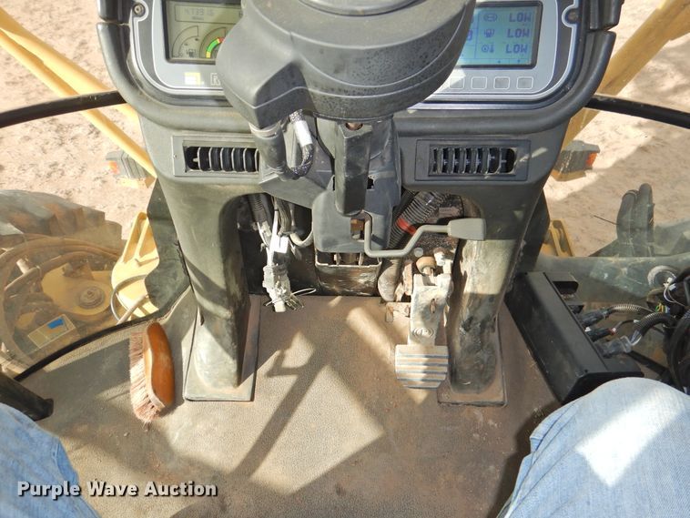 image for item DG1501 2000 Ag-Chem RoGator 1254  sprayer