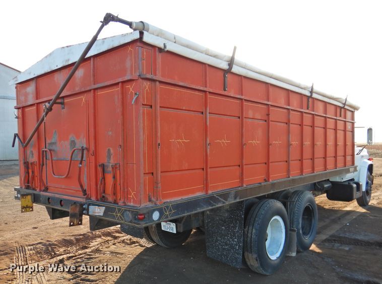 image for item DG1518 1975 GMC 6500  grain truck