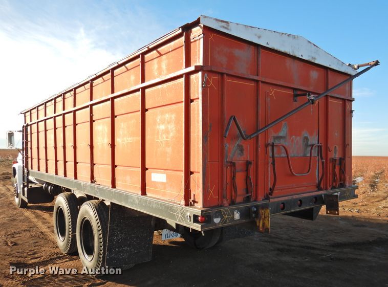 image for item DG1518 1975 GMC 6500  grain truck