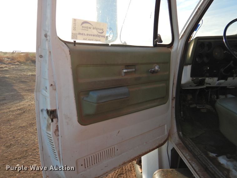 image for item DG1518 1975 GMC 6500  grain truck