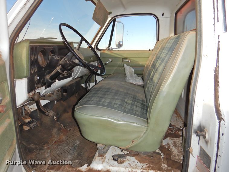 image for item DG1518 1975 GMC 6500  grain truck