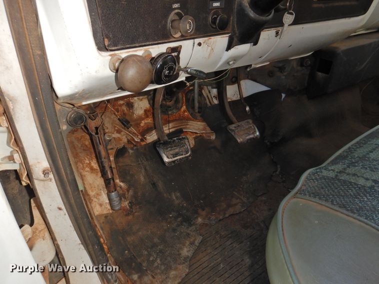 image for item DG1518 1975 GMC 6500  grain truck