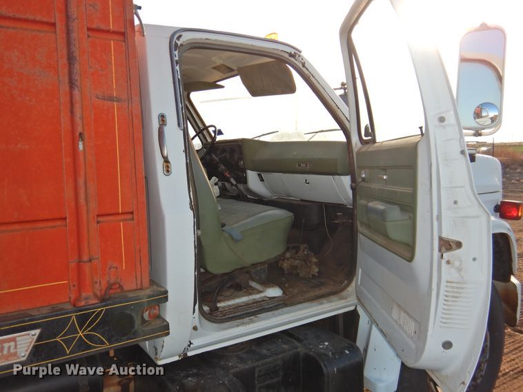 image for item DG1518 1975 GMC 6500  grain truck