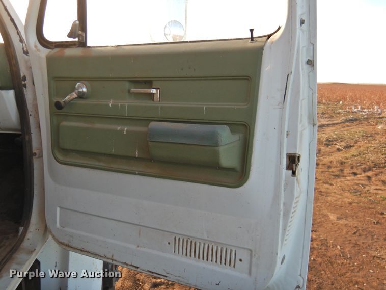 image for item DG1518 1975 GMC 6500  grain truck