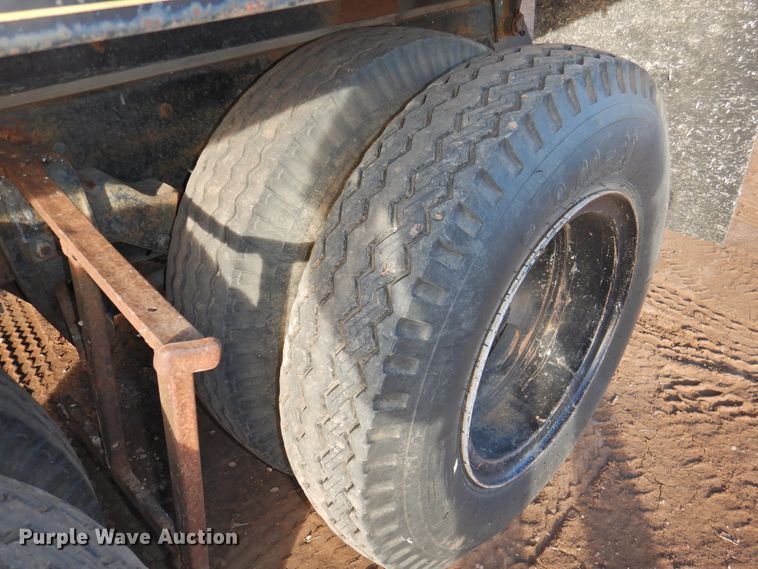 image for item DG1518 1975 GMC 6500  grain truck