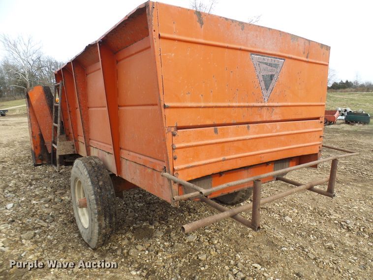 image for item DG2160 United Farm Tools 180 silage wagon
