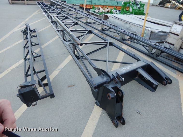 image for item DI8239 John Deere 4730 spray booms