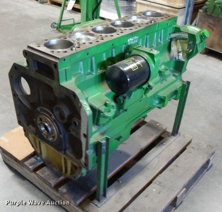 image for item DI8240 Six cylinder diesel engine