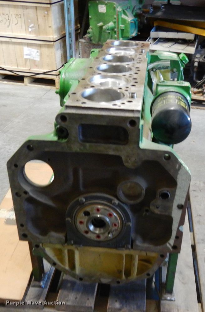 image for item DI8240 Six cylinder diesel engine