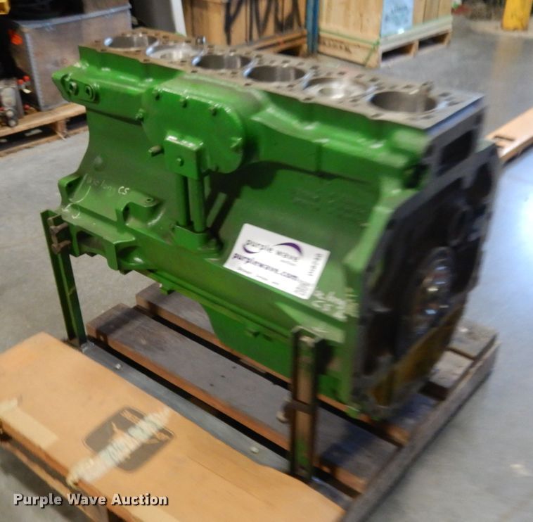 image for item DI8240 Six cylinder diesel engine