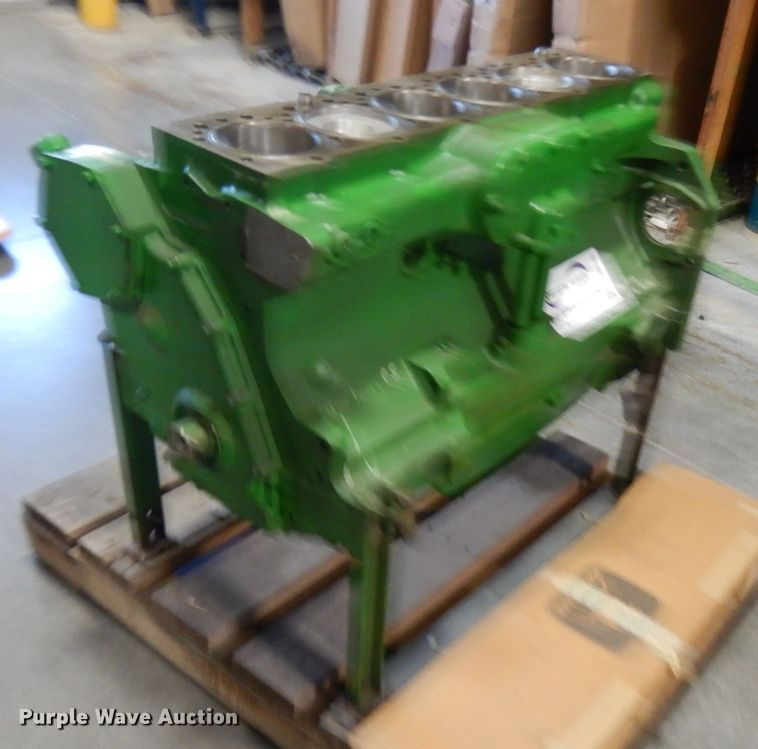 image for item DI8240 Six cylinder diesel engine