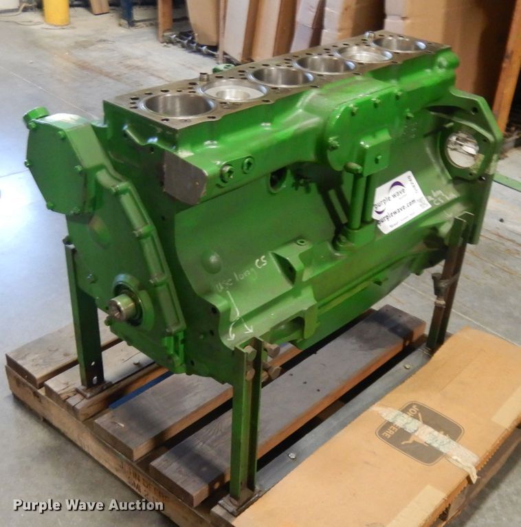 image for item DI8240 Six cylinder diesel engine