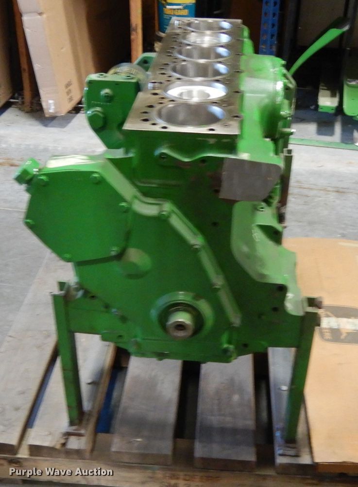 image for item DI8240 Six cylinder diesel engine