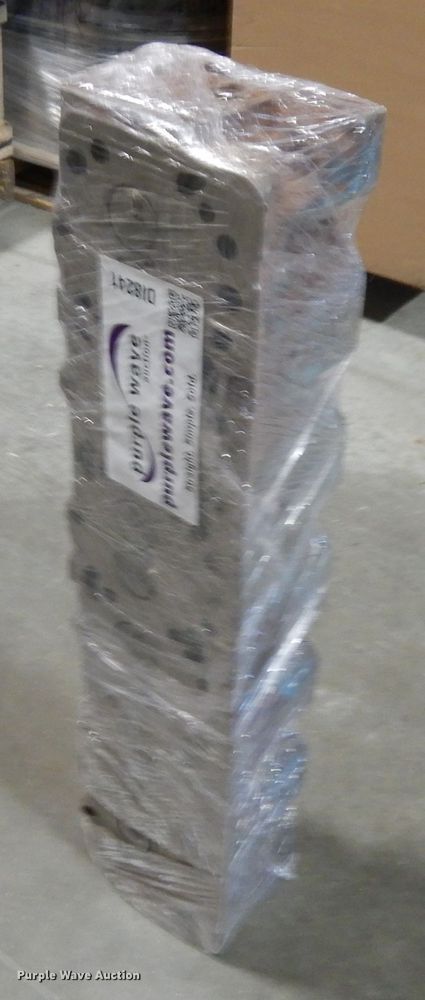 image for item DI8241 Cylinder head