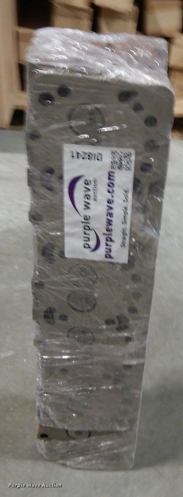 image for item DI8241 Cylinder head