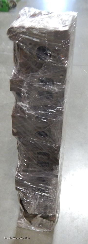 image for item DI8241 Cylinder head