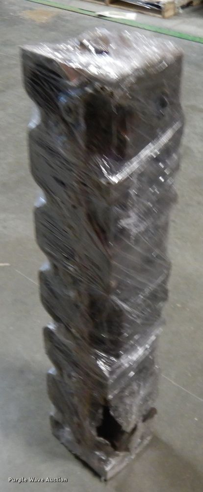 image for item DI8241 Cylinder head