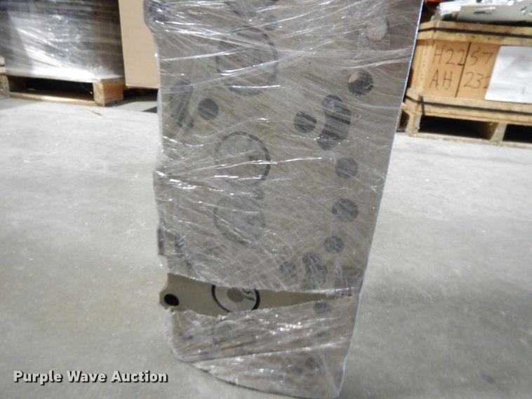 image for item DI8241 Cylinder head