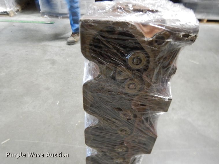 image for item DI8241 Cylinder head