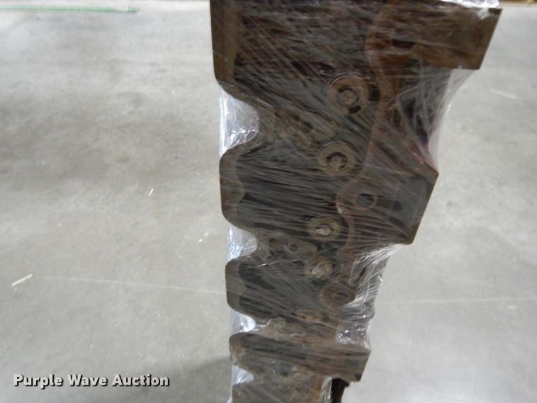 image for item DI8241 Cylinder head