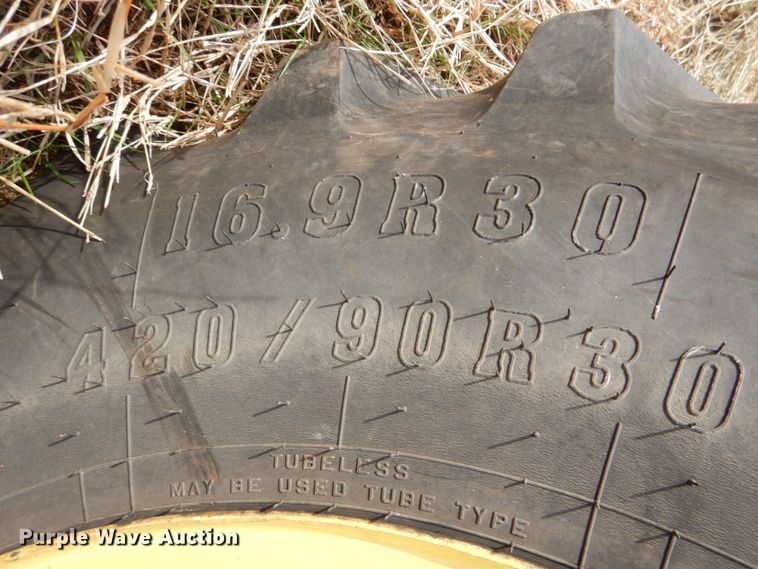 image for item DJ0361 2013 John Deere 7230R  MFWD tractor