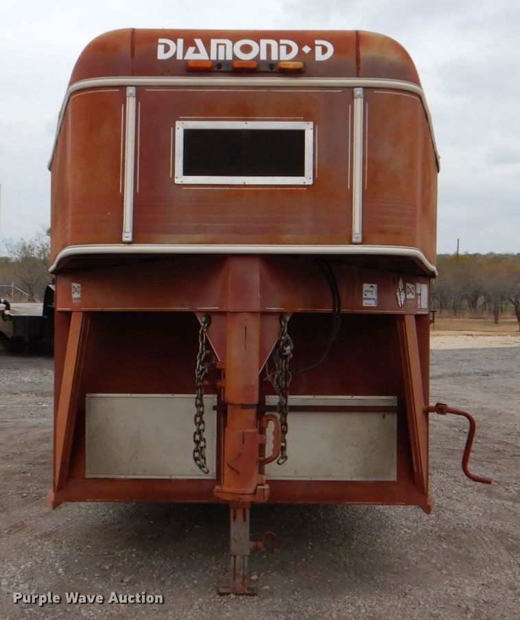 image for item DJ0760 1992 Diamond D livestock trailer