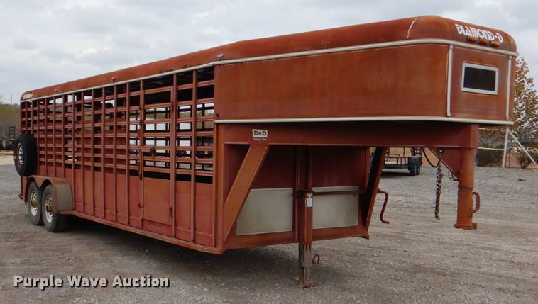 image for item DJ0760 1992 Diamond D livestock trailer