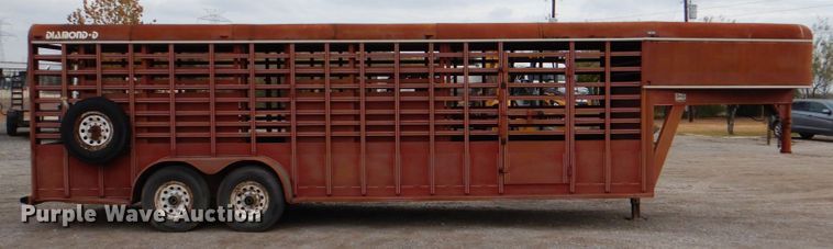 image for item DJ0760 1992 Diamond D livestock trailer