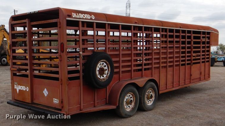image for item DJ0760 1992 Diamond D livestock trailer
