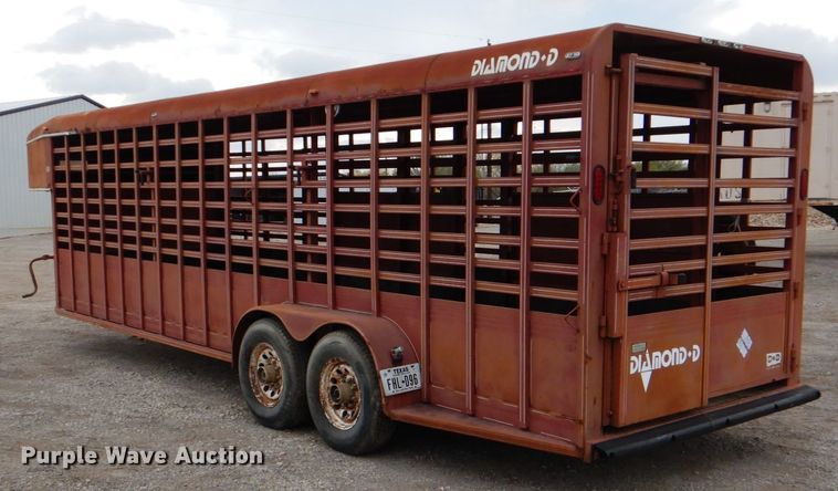 image for item DJ0760 1992 Diamond D livestock trailer