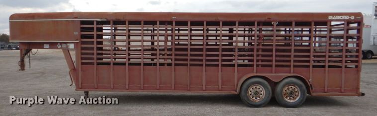 image for item DJ0760 1992 Diamond D livestock trailer